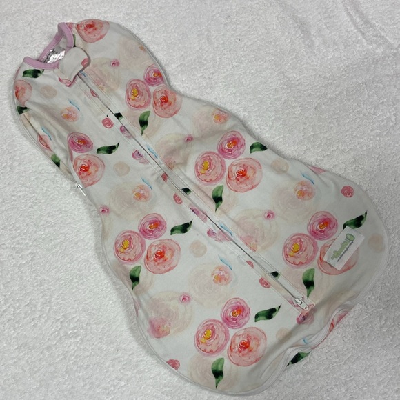 Woombie Grow with Me Baby Swaddle with Leggies, Buzzy Cars, 0-18 Months - Picture 5 of 7
